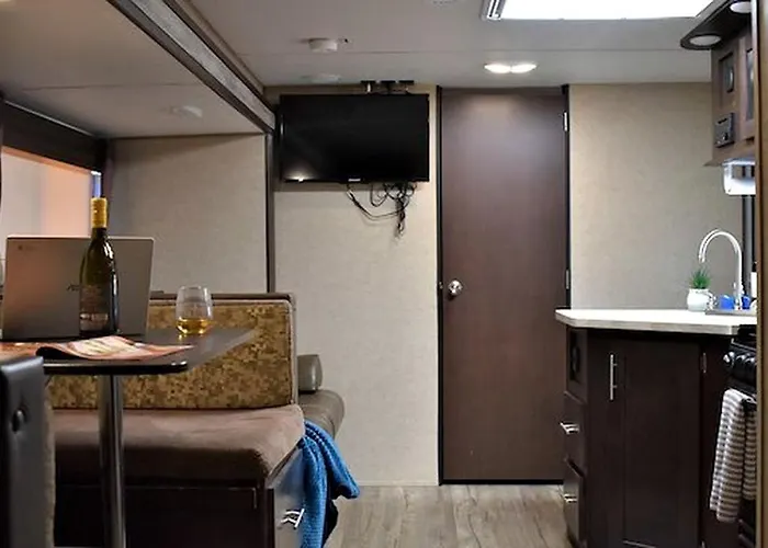 Dom wakacyjny Cozy Rv With Private Deck & Firepit Near Williams, Arizona