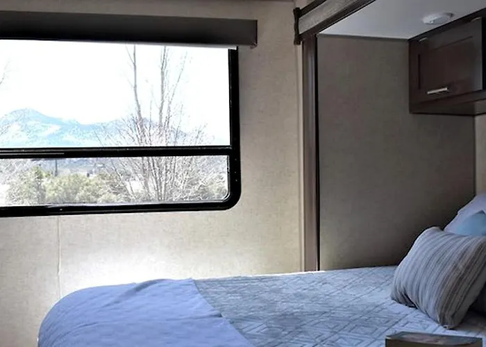 Dom wakacyjny Cozy Rv With Private Deck & Firepit Near Williams, Arizona Williams